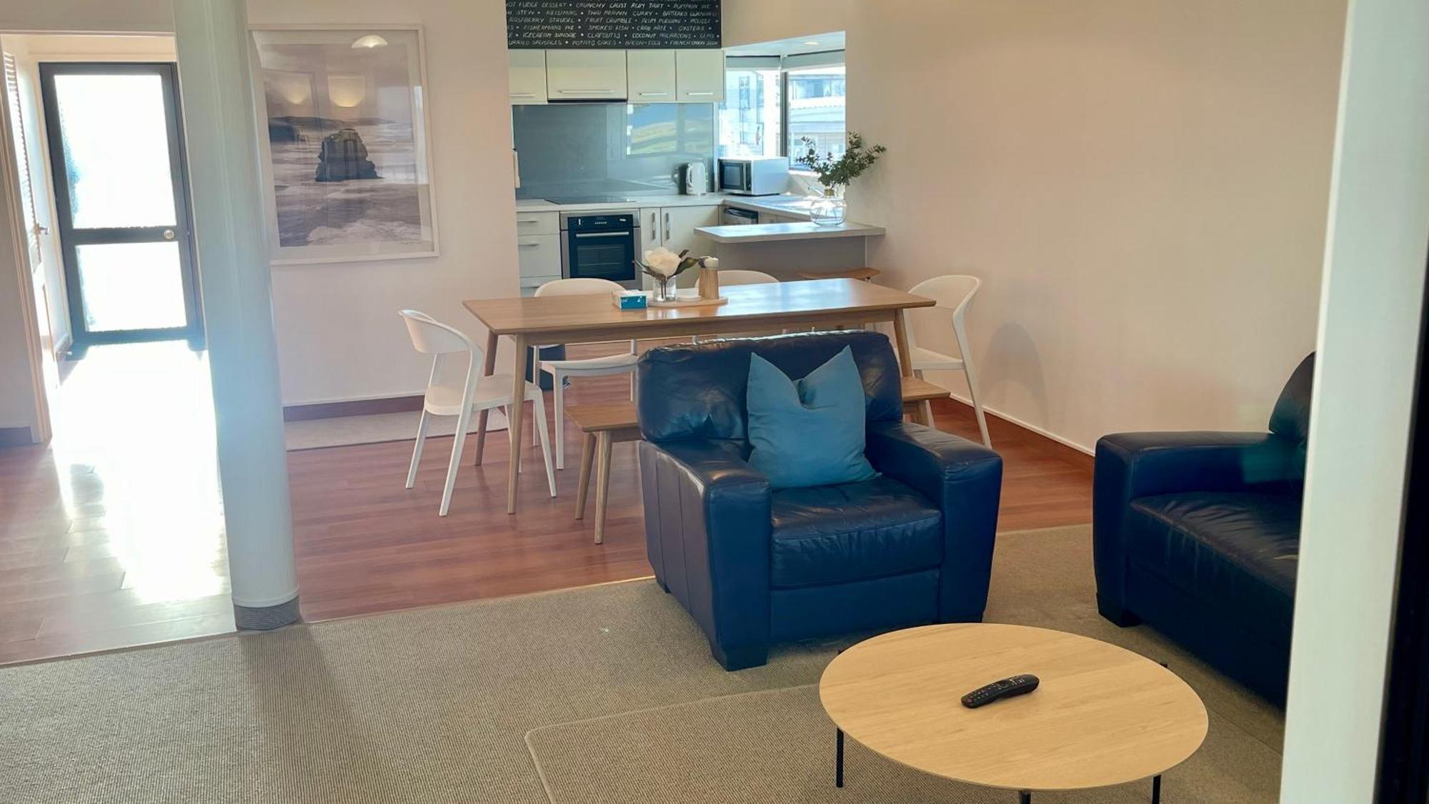 The Nautilus Hotel Napier Buitenkant foto A typical apartment at the University of Tasmania's New College