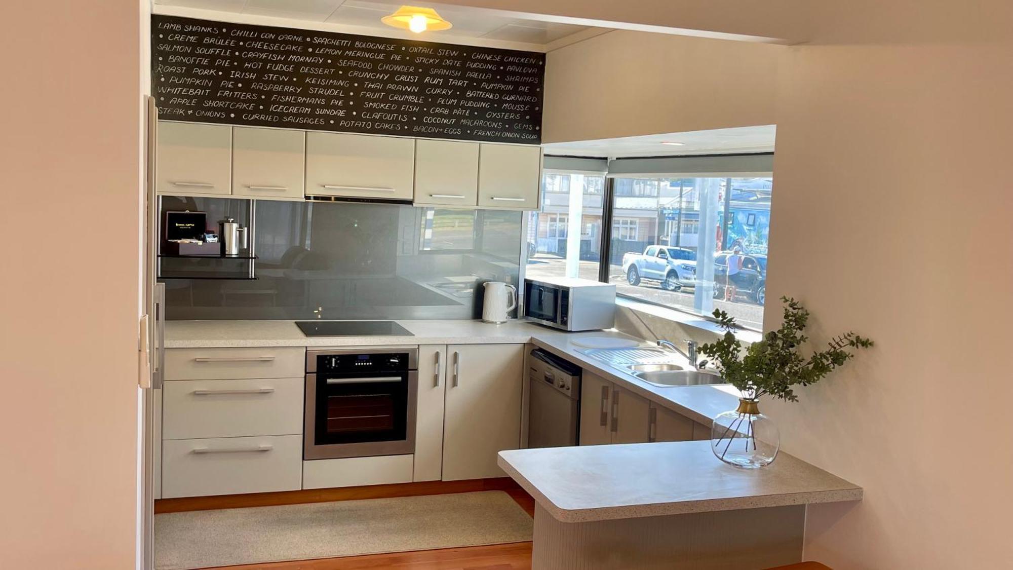 The Nautilus Hotel Napier Buitenkant foto A modern kitchen