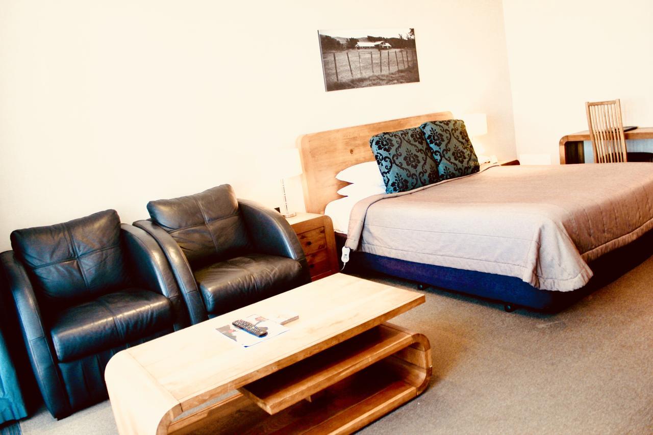 The Nautilus Hotel Napier Buitenkant foto A room at the hotel