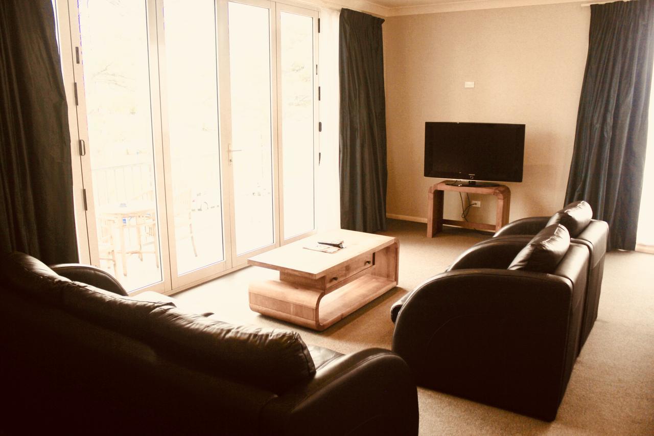 The Nautilus Hotel Napier Buitenkant foto The living room of a typical apartment
