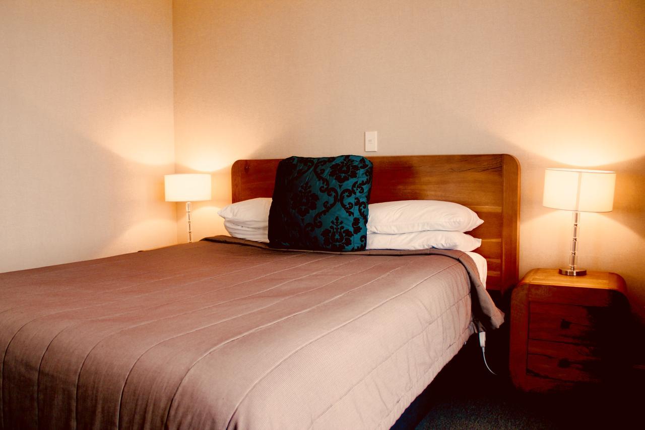 The Nautilus Hotel Napier Buitenkant foto A bedroom at the hotel