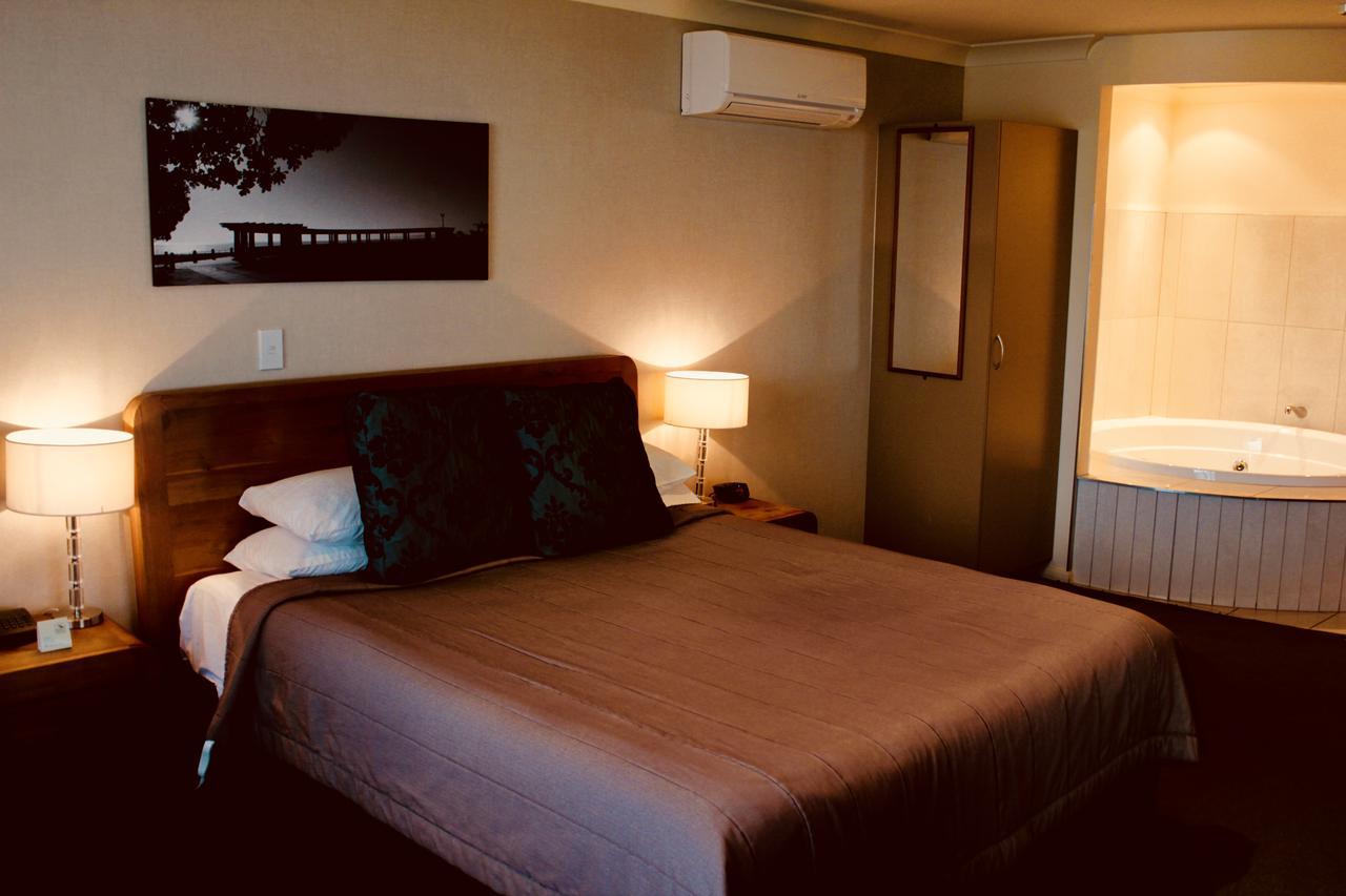 The Nautilus Hotel Napier Buitenkant foto A room at the hotel
