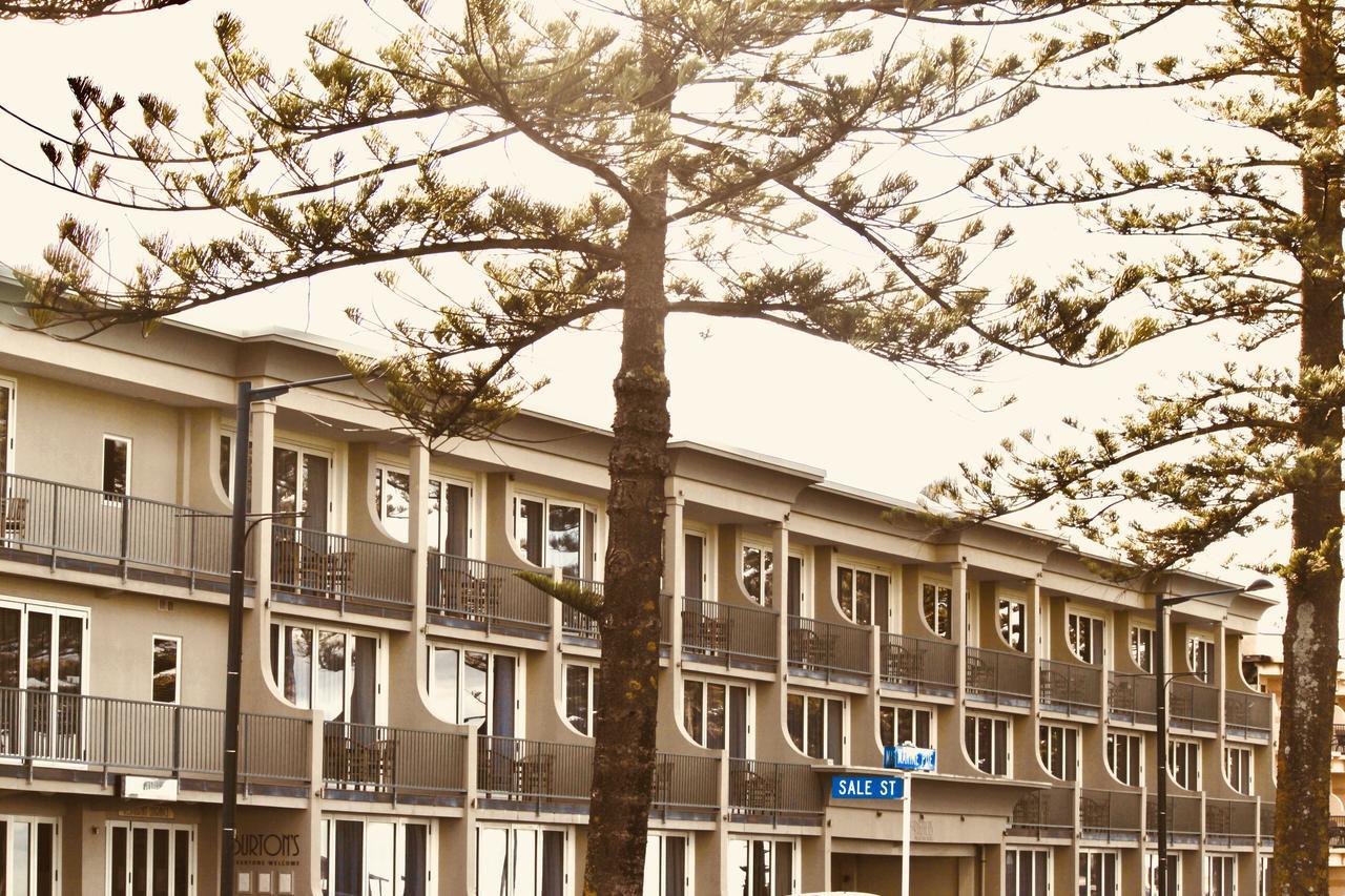 The Nautilus Hotel Napier Buitenkant foto The 1960s apartment block at the northern end of the street