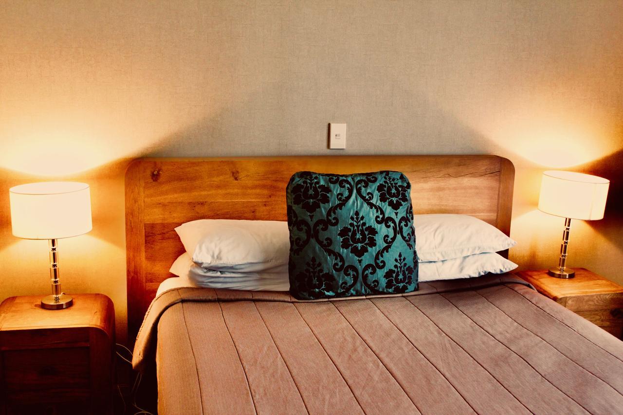 The Nautilus Hotel Napier Buitenkant foto A bedroom at the hotel
