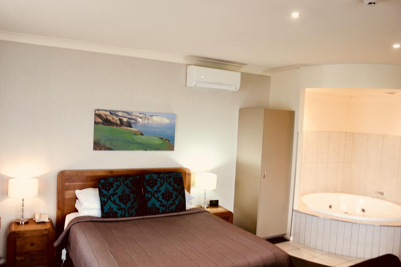 The Nautilus Hotel Napier Buitenkant foto A room at the hotel